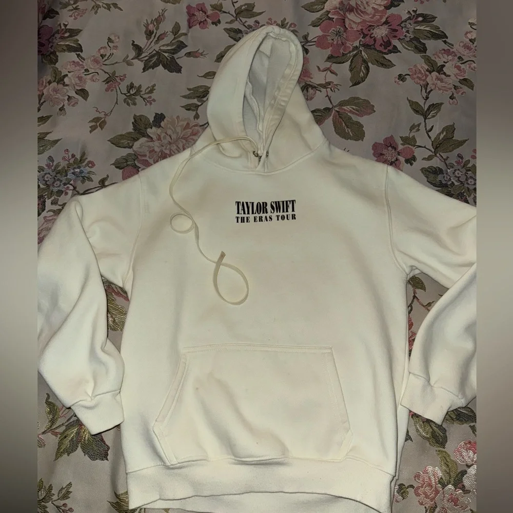 Taylor Swift cream concert tour (authentic) Hoodie - The Eras Tour size small - Picture 1 of 4